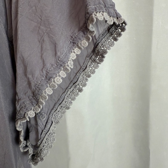 Johnny Was Short Sleeve Gray Pull-Over Shirt Colorful Embroidered Flowers Medium - Picture 6 of 14